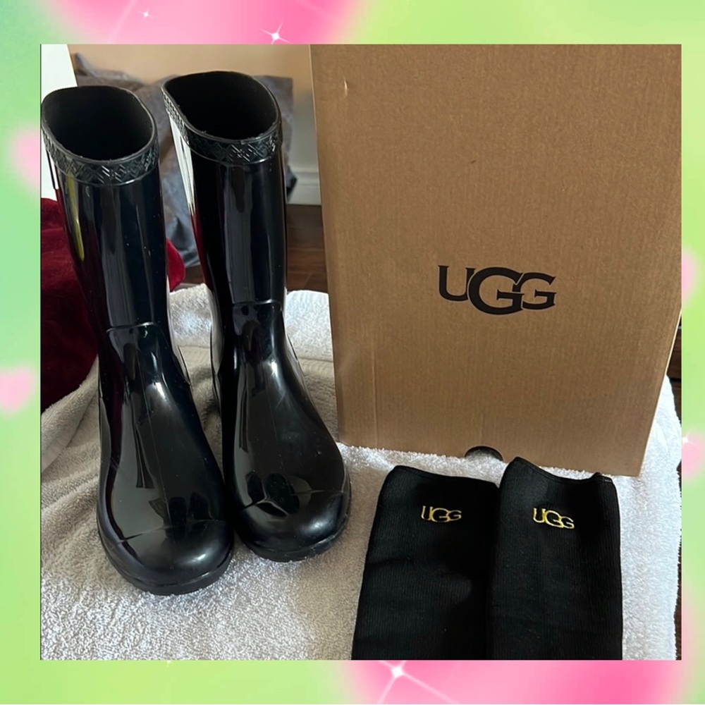 ๐ค UGG Black Rain Boots with Socks - Picture 1 of 10